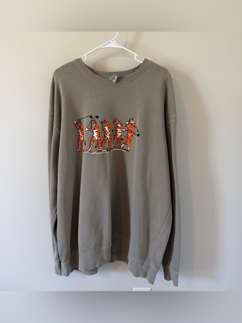Barstool Sports Golf Tiger Swing Crewneck Tan Men’s Size 2XL